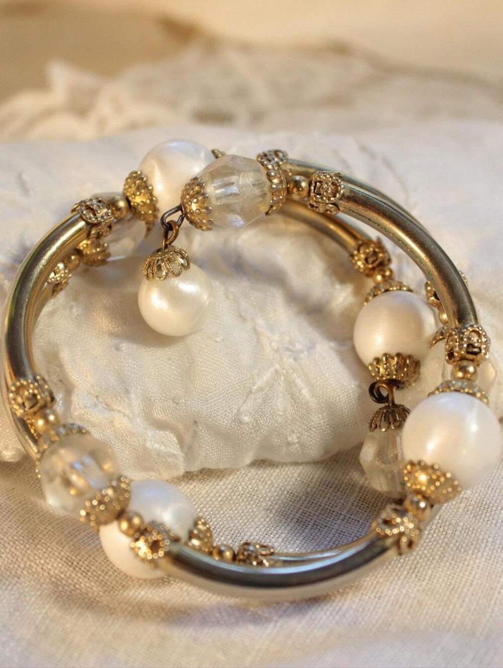 Fairycore Vintage-Style Gold-Tone Memory Wire Coiled Bracelet with Faux Pearls